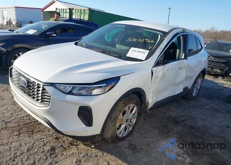 2023 Ford Escape Active z USA, uszkodzony, nr VIN 1FMCU0GN8PUA64420